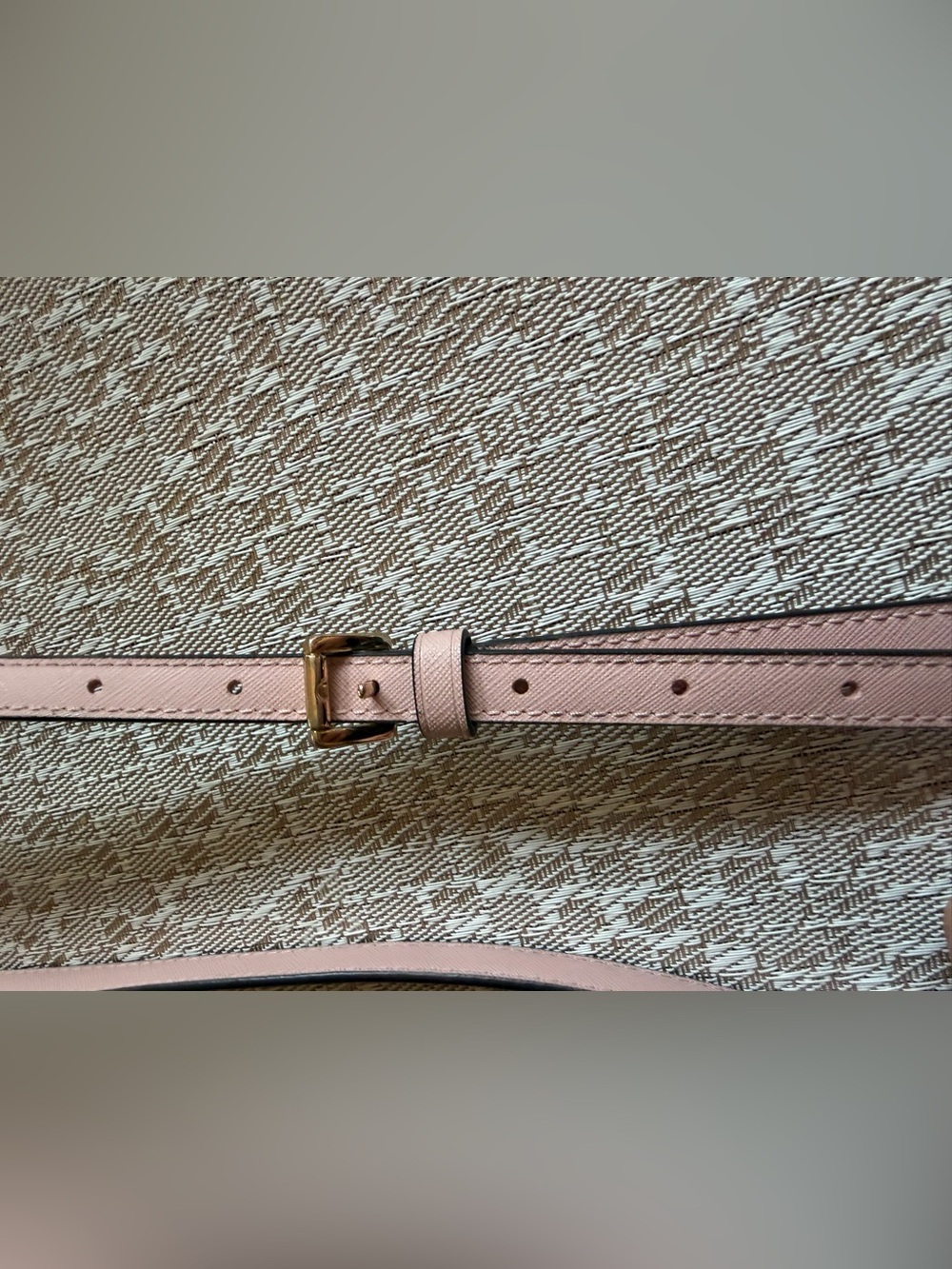 Michael Kors pink/gold saffiano leather crossbody strap - Picture 4 of 8